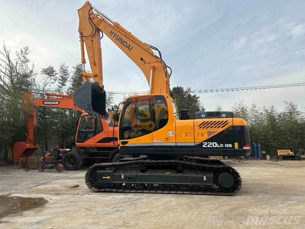 Hyundai R220 大型油圧ショベル12t以上（パワーショベル・ユンボ）