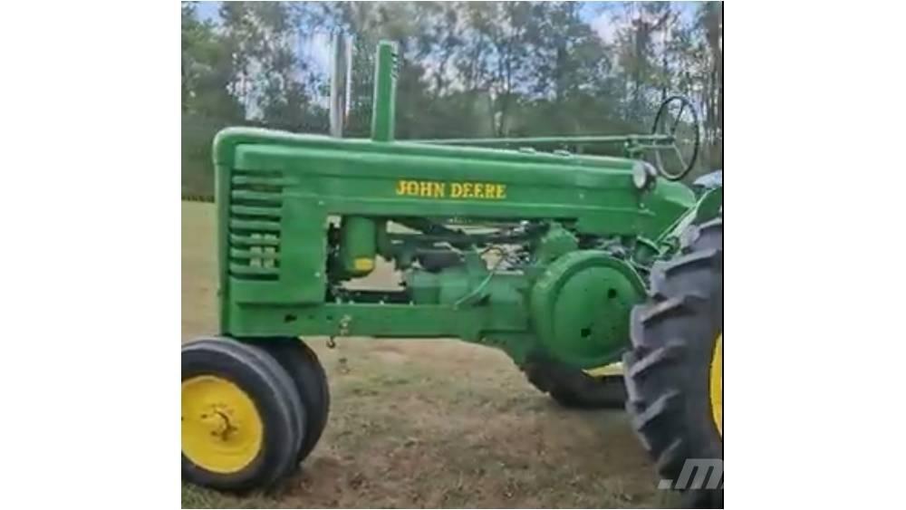John Deere A トラクター