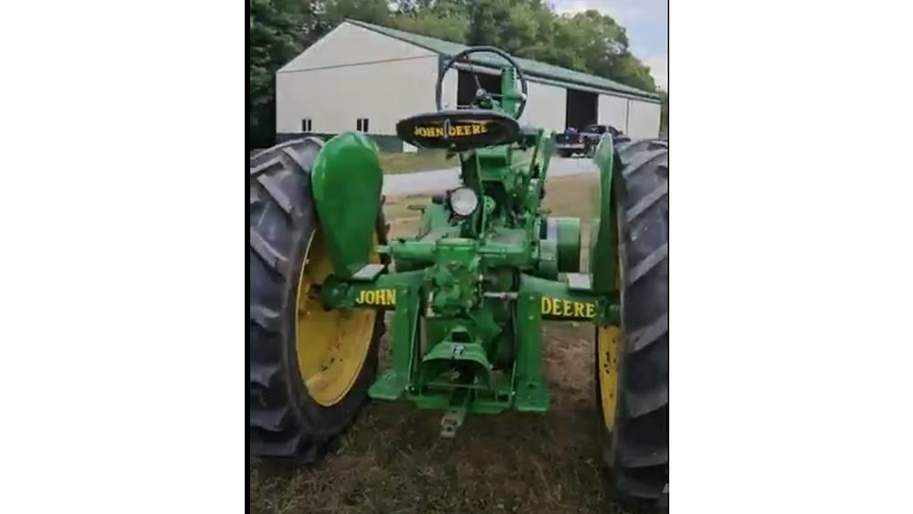 John Deere A トラクター
