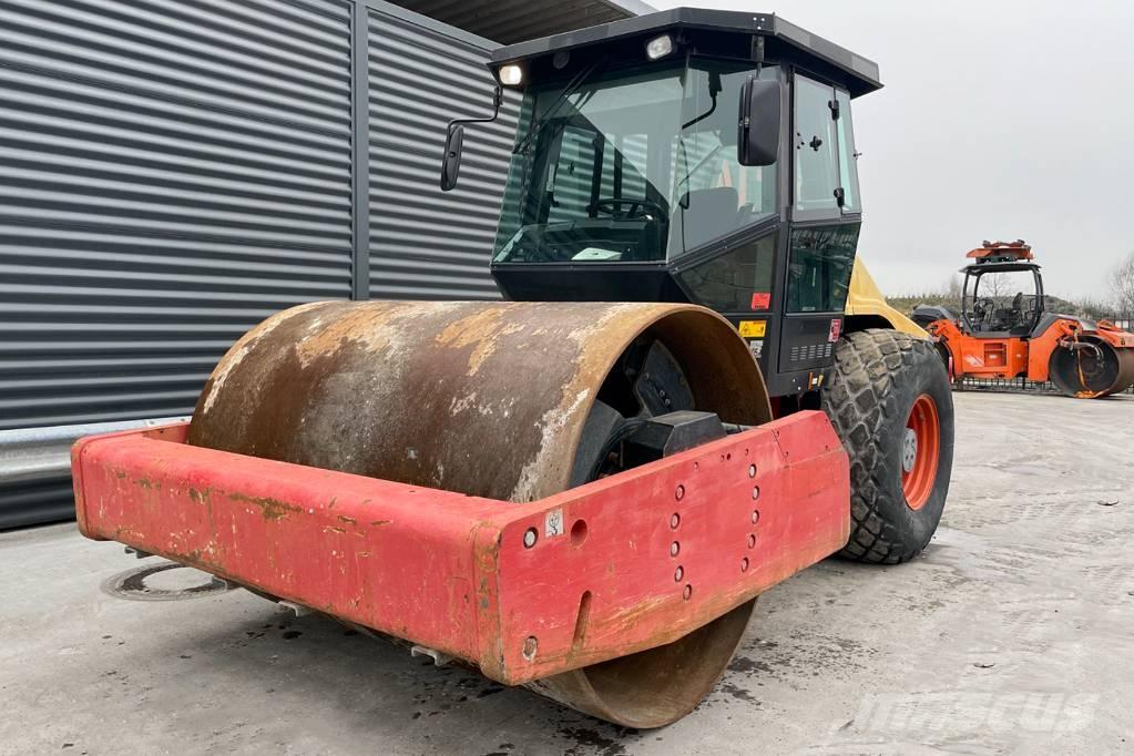 Dynapac CA302D 振動ローラ