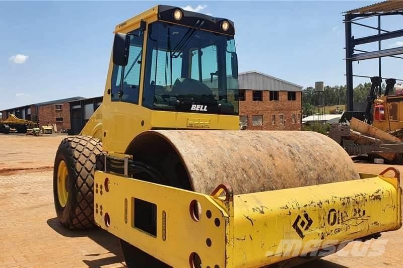 Bomag BW212D-40 コンバインドローラ