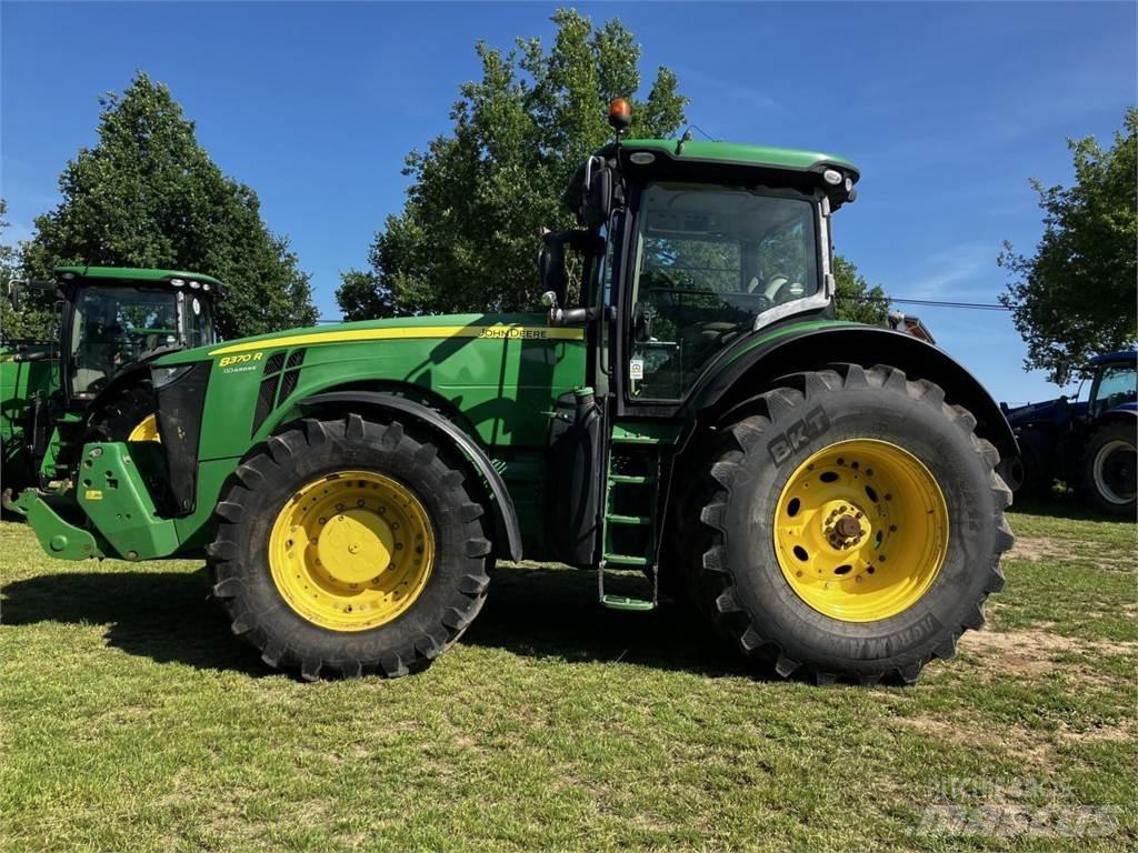 John Deere 8370R トラクター