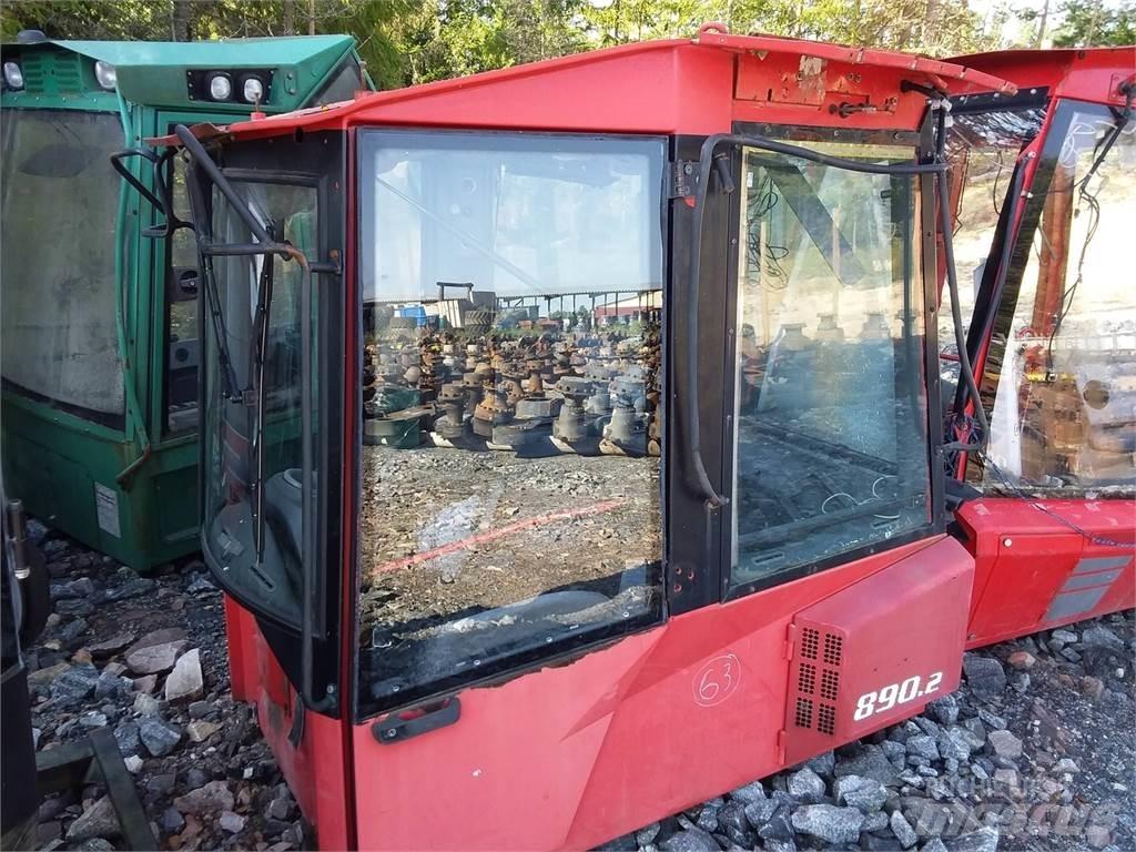 Valmet 890.2 キャビン及び内装
