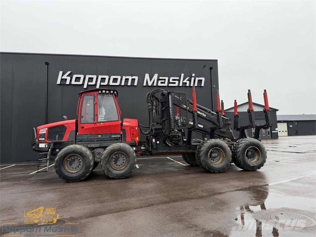 Komatsu 895 フォワーダー