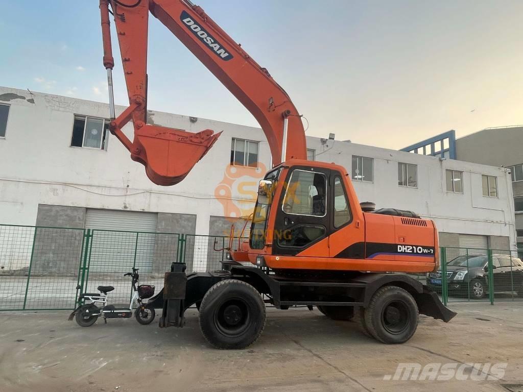 Doosan DH210W-7 ホイール式油圧ショベル（パワーショベル・ユンボ・バックホー）