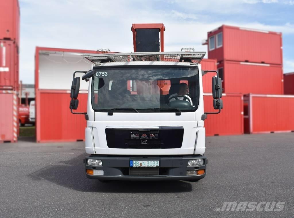 Ruthmann T 330 トラック高所作業車