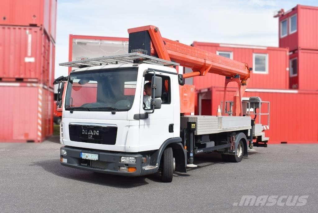 Ruthmann T 330 トラック高所作業車