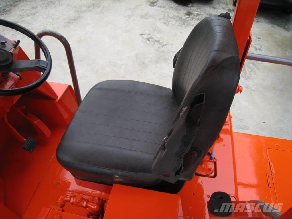 Sakai TZ 701 タイヤローラ