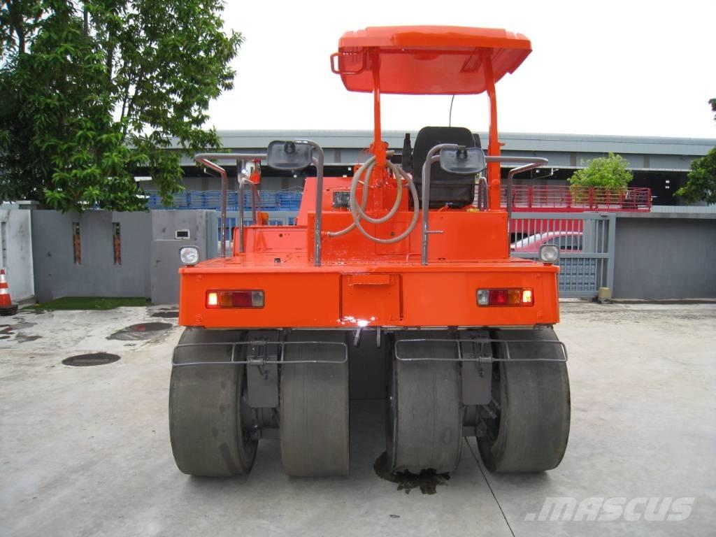 Sakai TZ 701 タイヤローラ