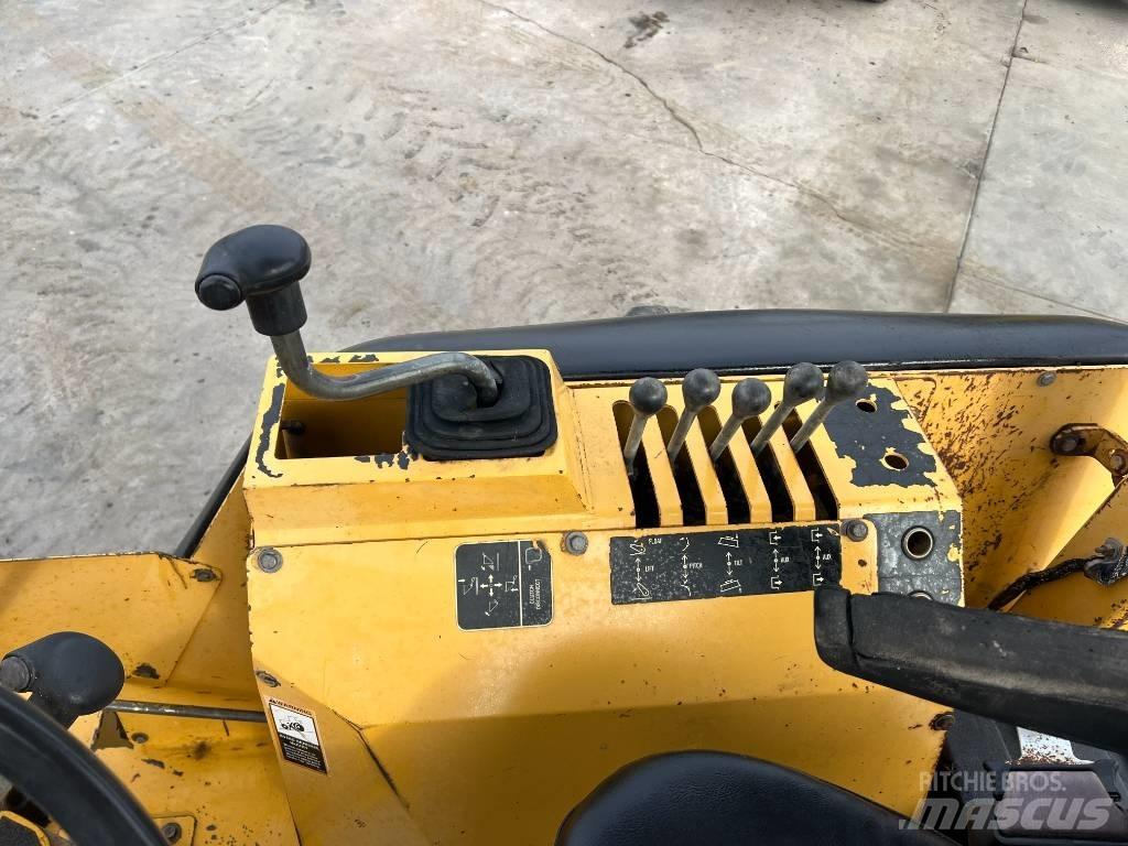 John Deere 210 LE フロントローダーとディガー