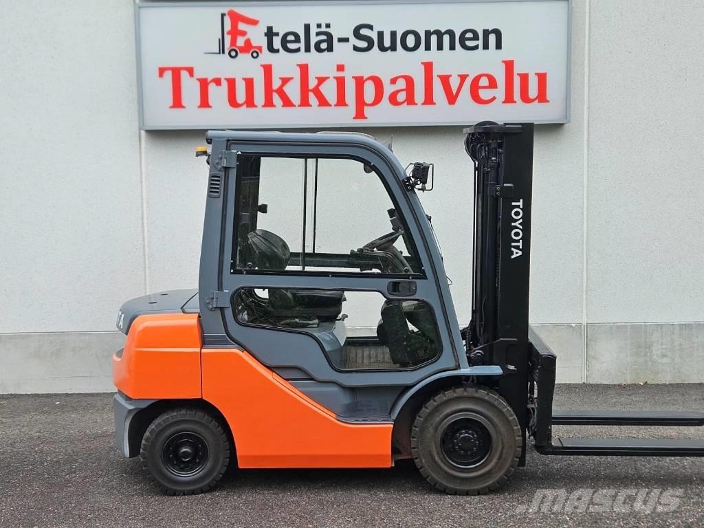 Toyota 02-8 FDF 25 ディーゼル・軽油