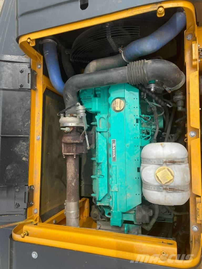 Volvo EC 210 中型油圧ショベル 7ｔ-12ｔ（ユンボ・パワーショベル・バックホー）