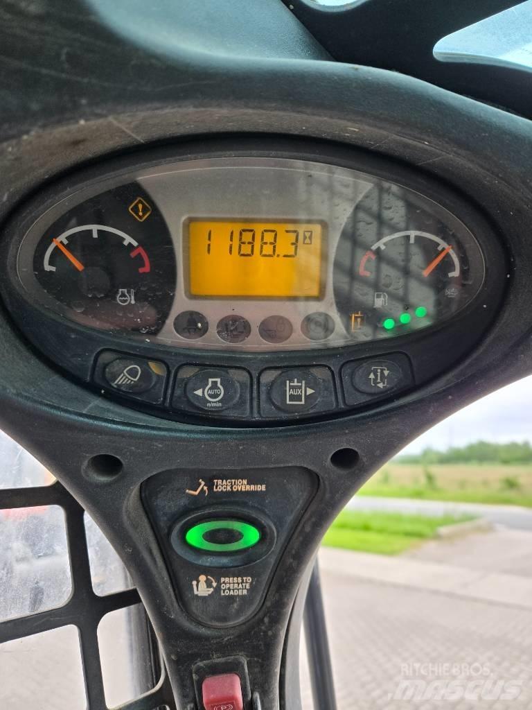 Bobcat S 770 スキッドステアローダー