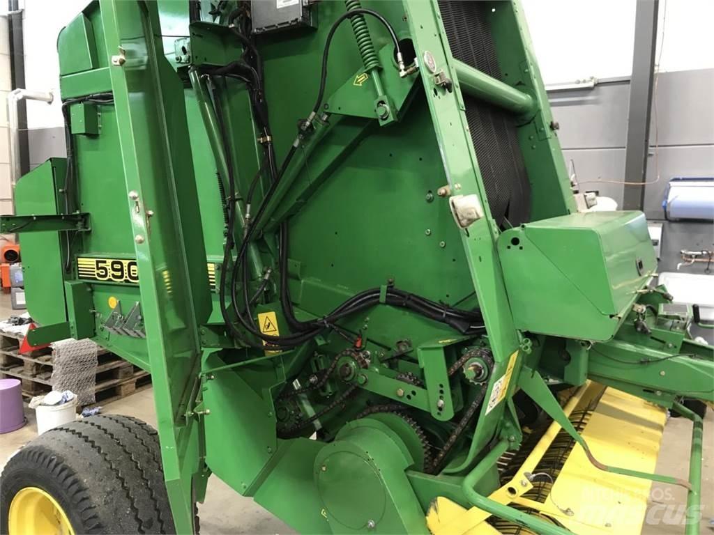 John Deere 590 スクエアベーラー