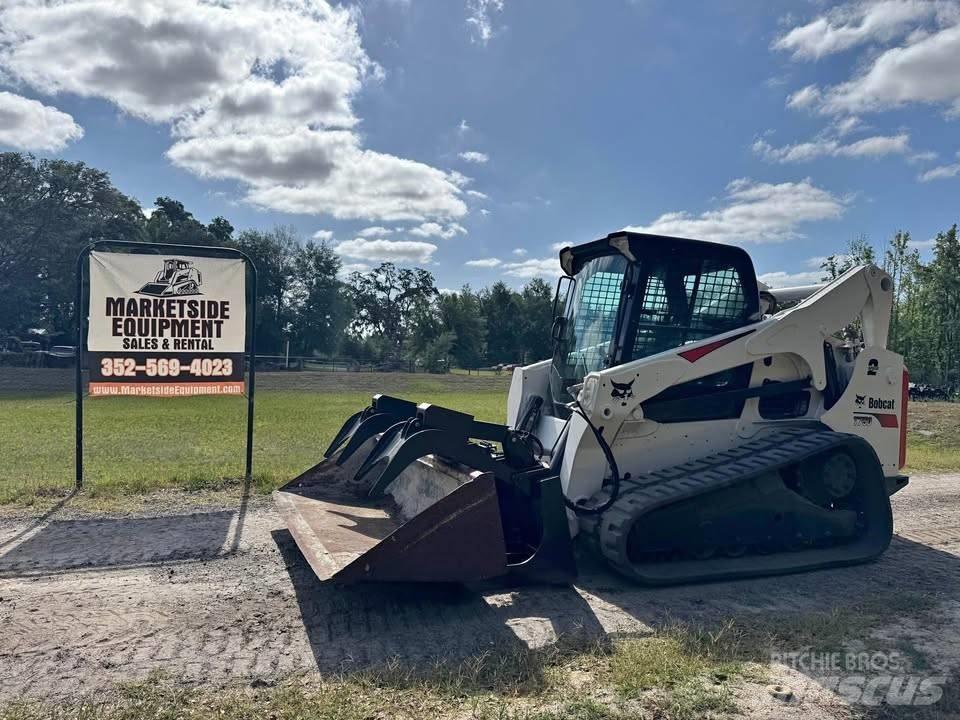 Bobcat T 750 スキッドステアローダー