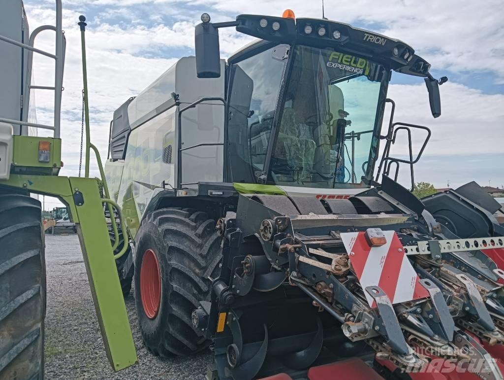 CLAAS TRION 750 コンバイン