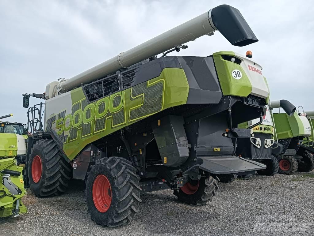 CLAAS TRION 750 コンバイン