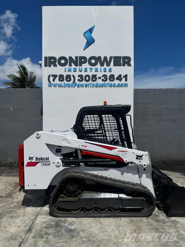 Bobcat T 550 スキッドステアローダー