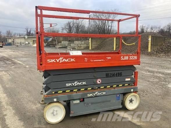 SkyJack SJ III 3226 シザースリフト