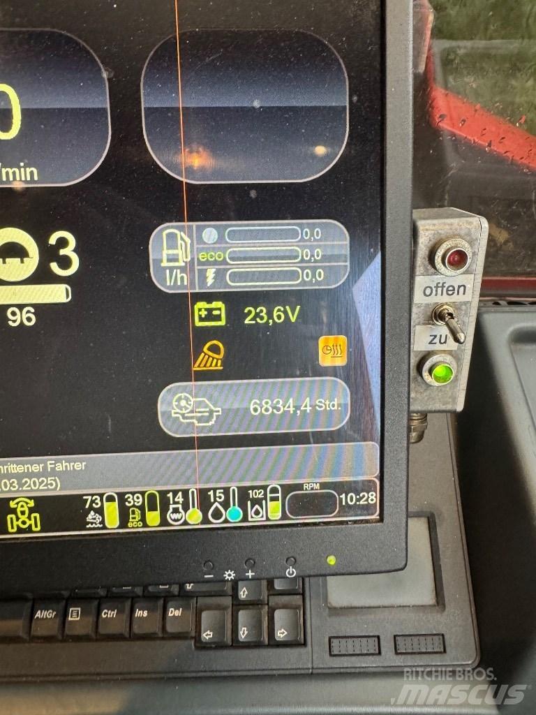 Komatsu 875 フォワーダー