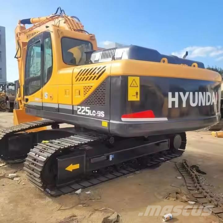 Hyundai 225LC-9S 大型油圧ショベル12t以上（パワーショベル・ユンボ）
