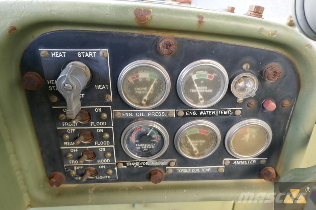 CAT D7F Ex-army ブルドーザー