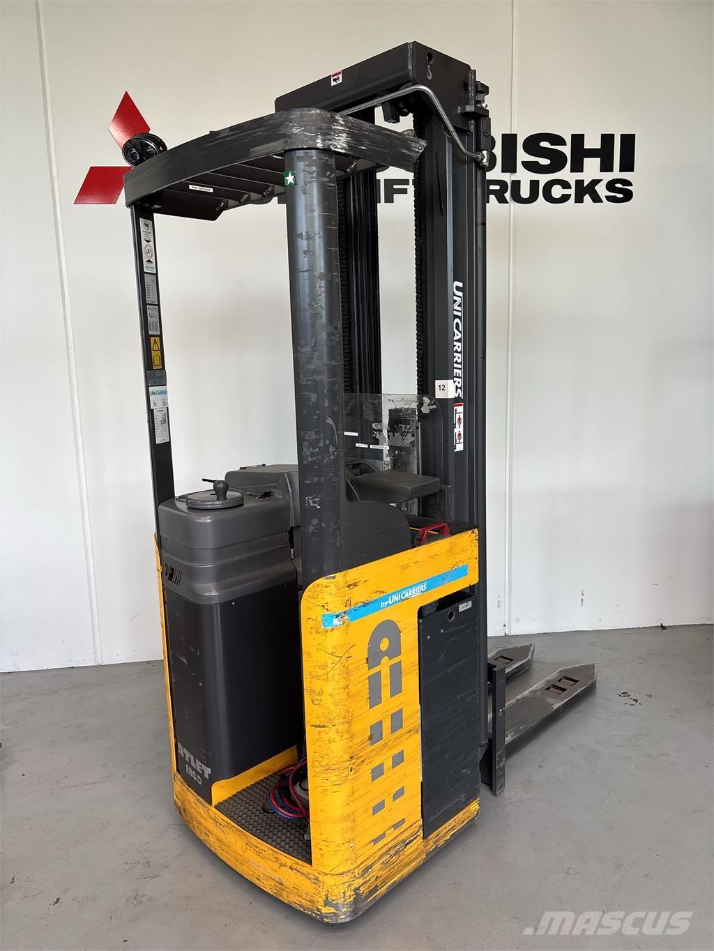 Atlet ASN200 自走式スタッカー