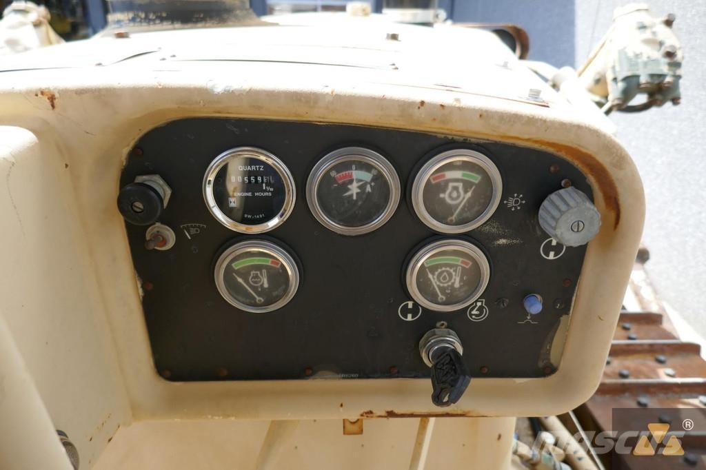 CAT D7G Ex-army ブルドーザー