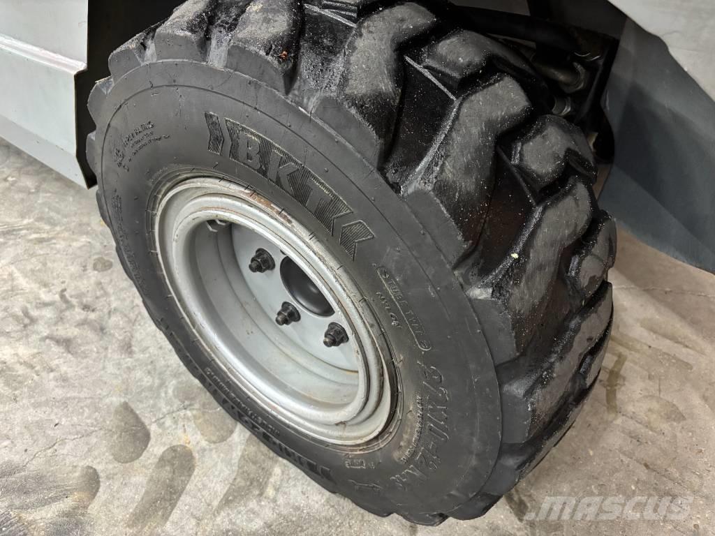 Manitou MH 25.4 T ラフターテレントラック