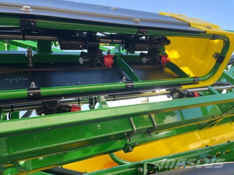 John Deere R952i 牽引型スプレイヤー