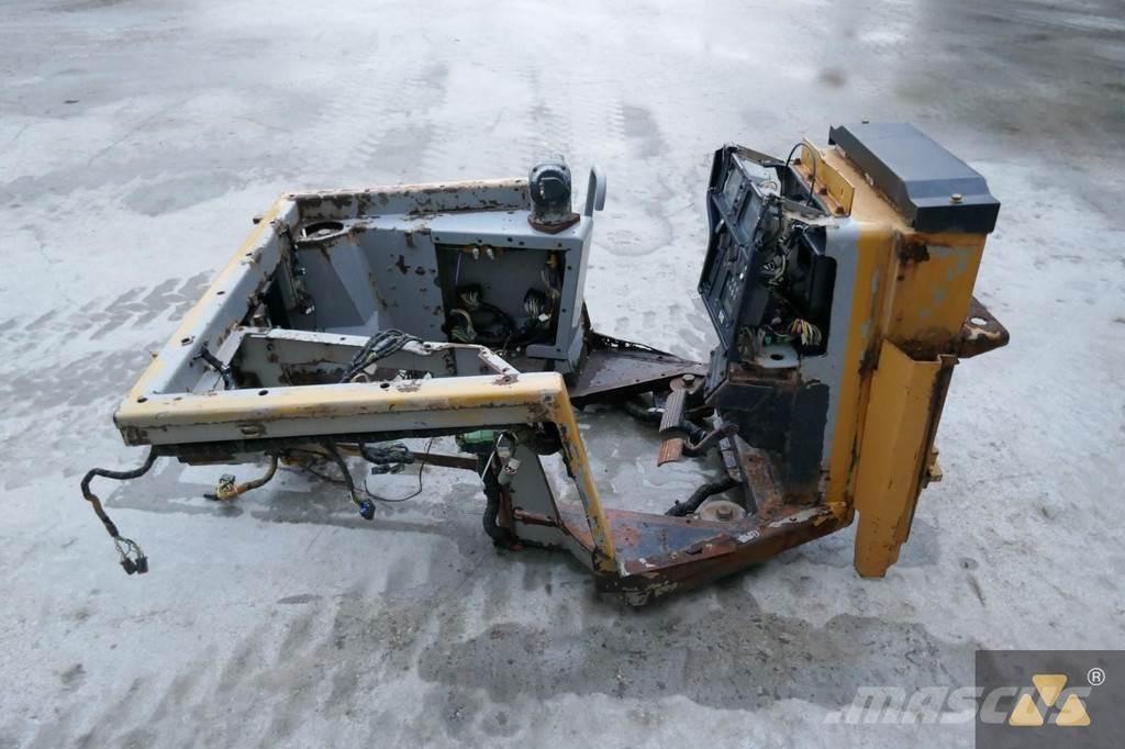 CAT 220-2800 キャビン及び内装