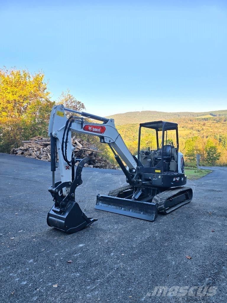 Bobcat E 42 ミニ油圧ショベル 7t以下（ミニユンボ・ミニディガー）