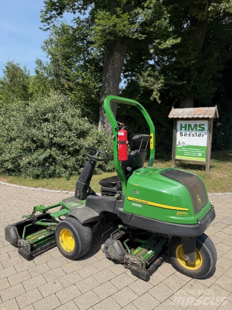 John Deere 2500 E グリーンモア/芝刈り機