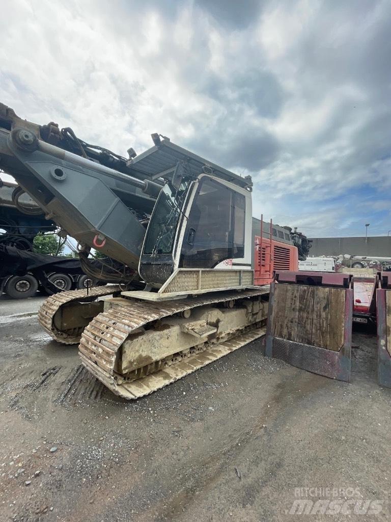 Liebherr LRB 155 杭打ち機