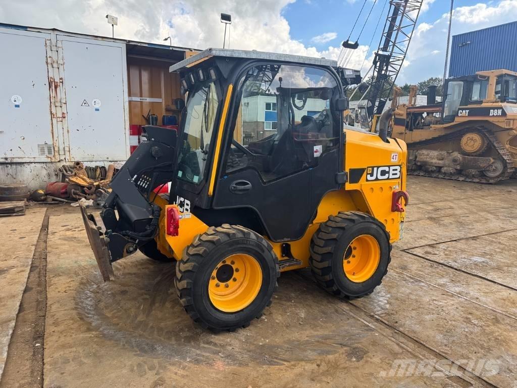 JCB 250t4 スキッドステアローダー