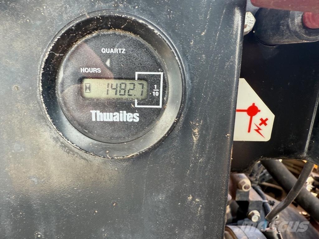 Thwaites 3 tonne サイト　ダンプ