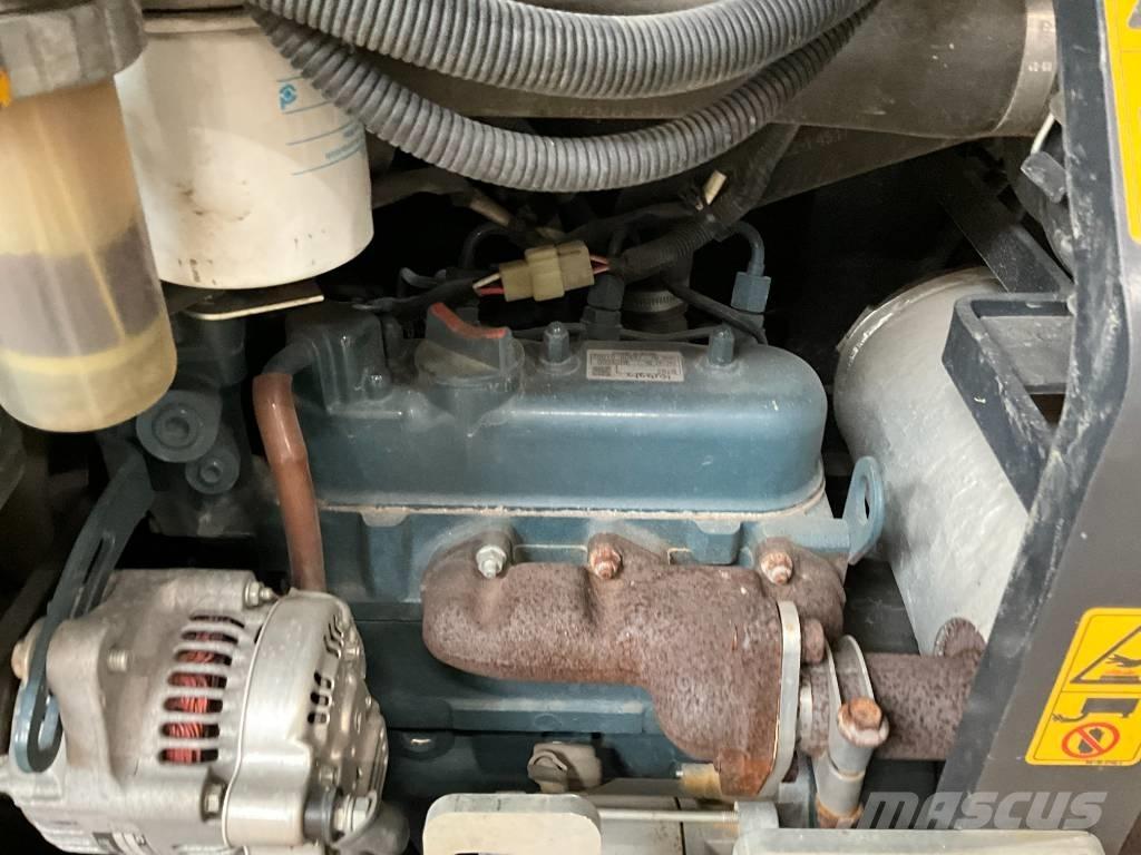 Kubota KX 015-4 ミニ油圧ショベル 7t以下（ミニユンボ・ミニディガー）