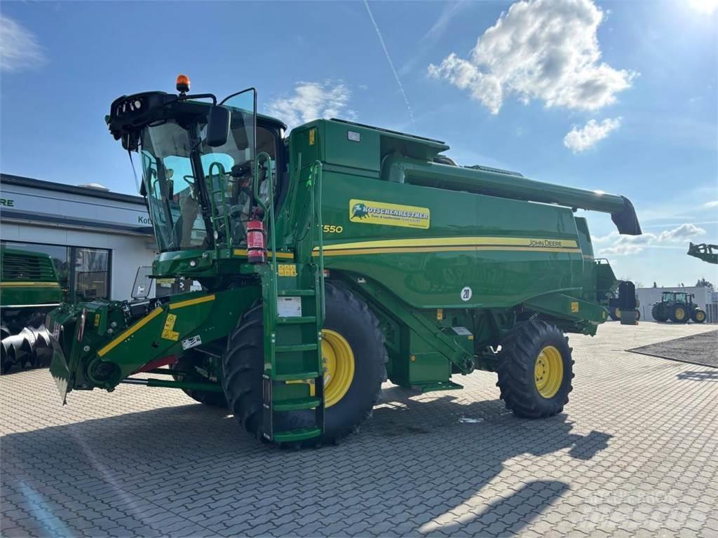 John Deere T550 コンバイン