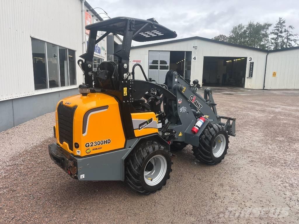 GiANT G 2300 HD 多目的ローダー