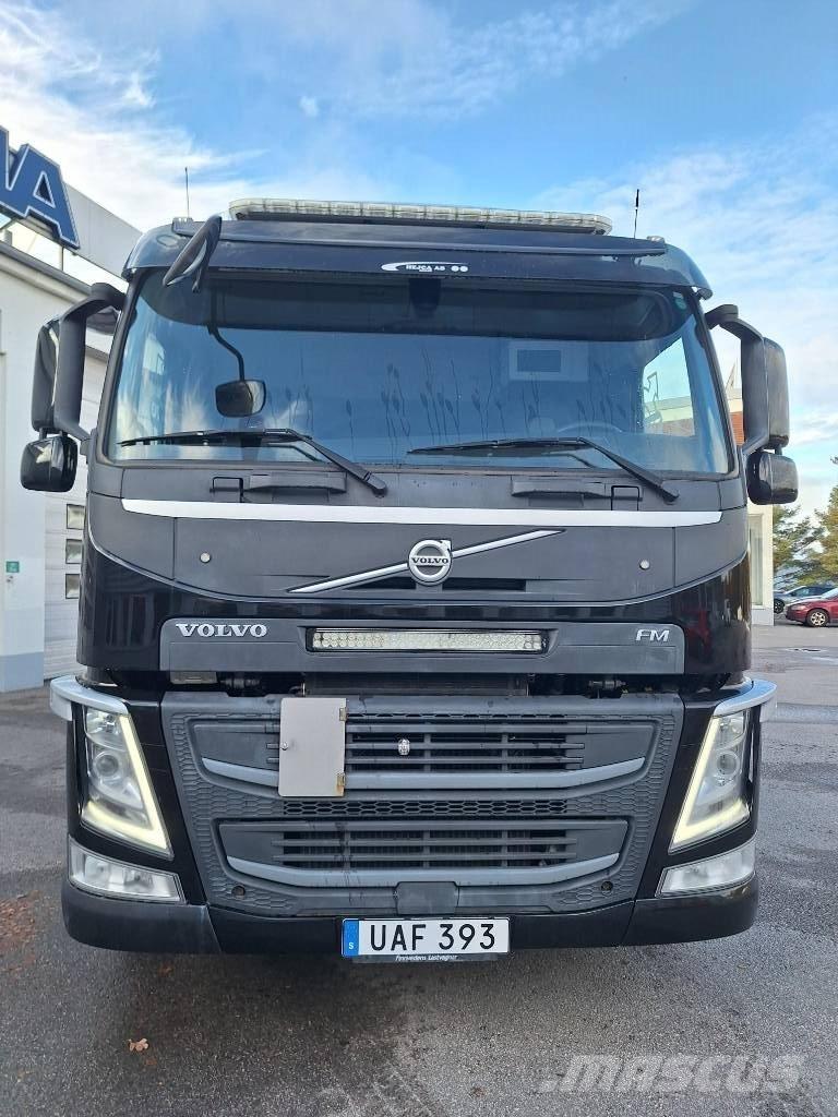 Volvo FM  6x2 クレーントラック、ユニック車