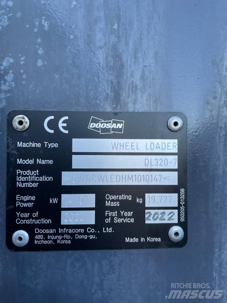Doosan DL 320-7 ホイールローダー・タイヤショベル