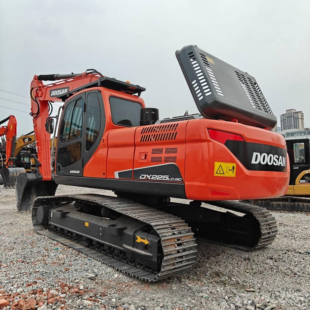 Doosan DX 225 LCA 大型油圧ショベル12t以上（パワーショベル・ユンボ）