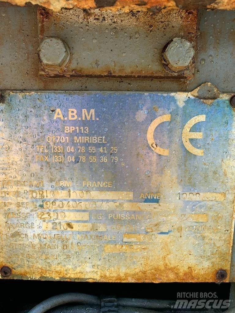 A.B.M. ORION 1000 垂直昇降型リフト