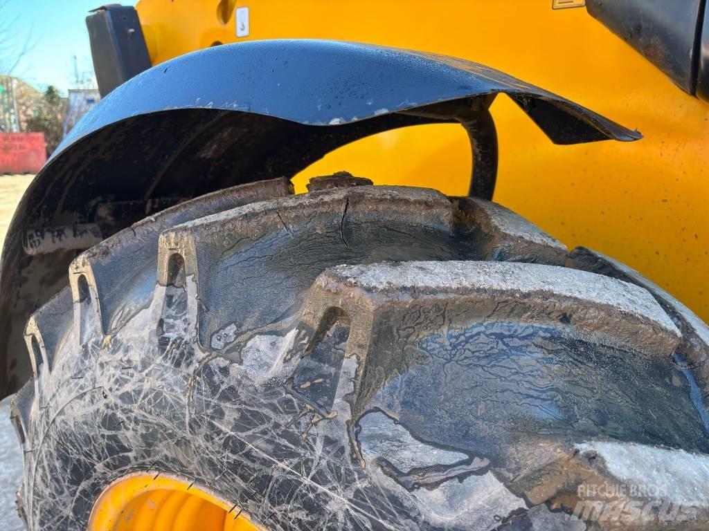 JCB 540-140 Hi Vis テレスコーピックハンドラー
