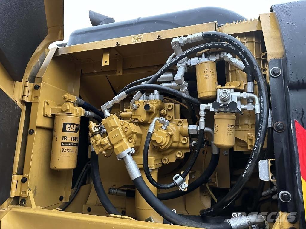CAT 330D2 大型油圧ショベル12t以上（パワーショベル・ユンボ）