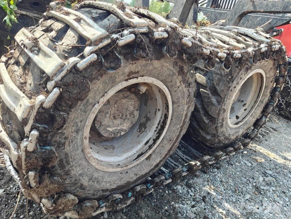 Komatsu 875 フォワーダー