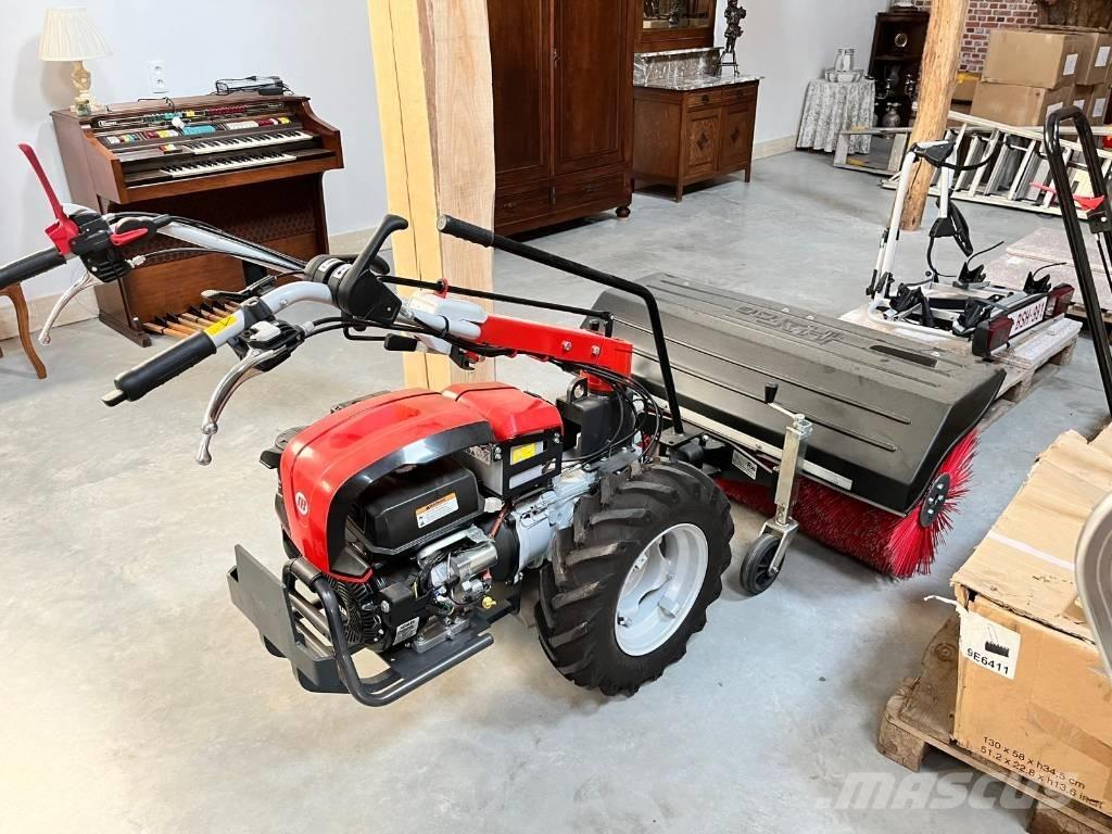 Emaq MAK 18 路面清掃機