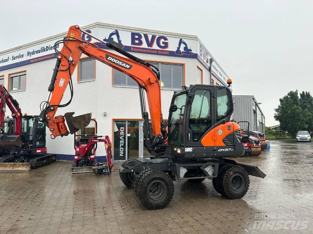 Doosan DX 57 W-5 ホイール式油圧ショベル（パワーショベル・ユンボ・バックホー）