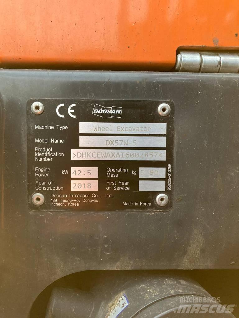 Doosan DX 57 W-5 ホイール式油圧ショベル（パワーショベル・ユンボ・バックホー）