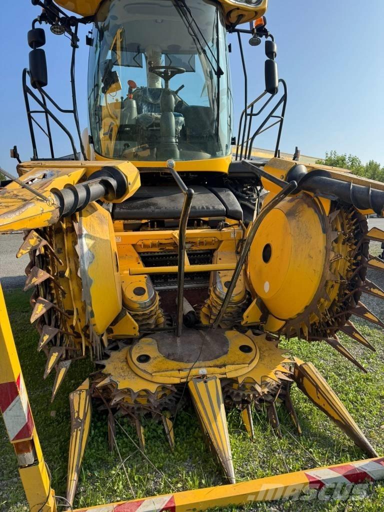 New Holland FR 600 自走式フォレージハーベスター